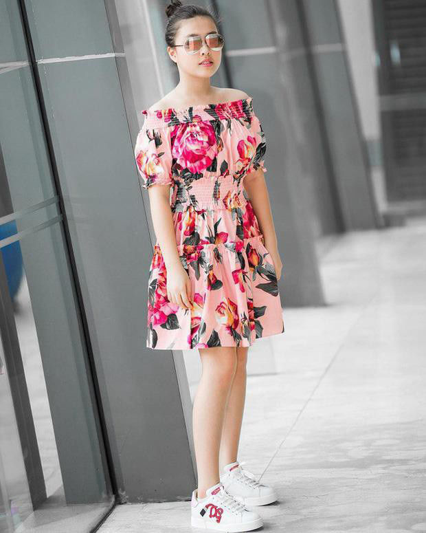 Hai cô con gái của Phượng Chanel cứ lên sóng là được khen hết lời