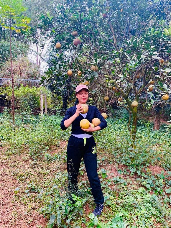 Hai con gái của MC Quyền Linh gây sốt, Hari Won khoe góc nghiêng