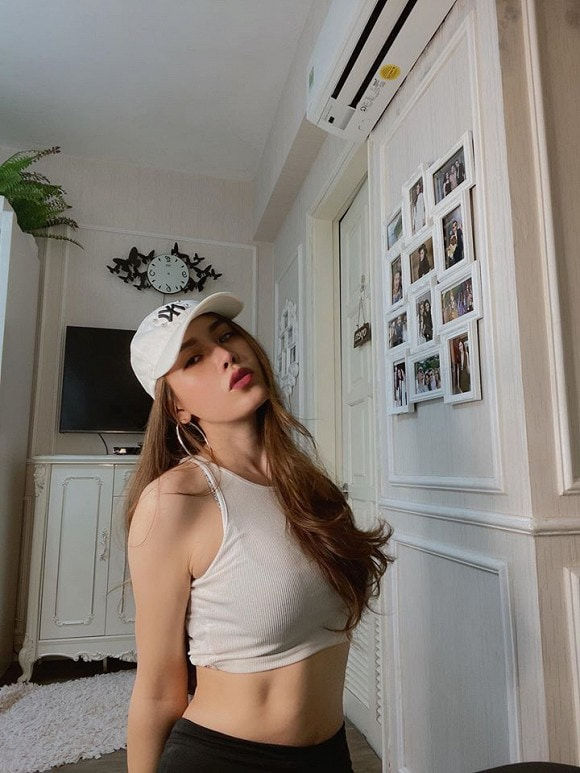 Hai con gái của MC Quyền Linh gây sốt, Hari Won khoe góc nghiêng