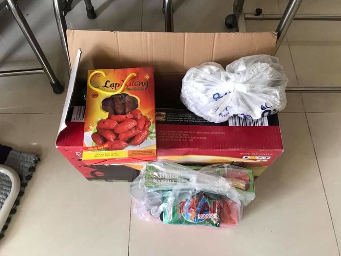 Hành trang lên thành phố ngày đầu năm của CĐM: Va li chất đầy đồ ăn
