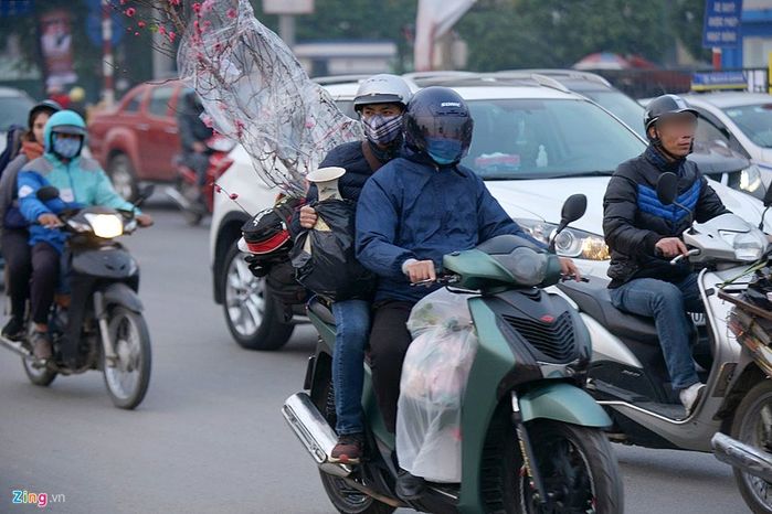 Hành trang lên thành phố ngày đầu năm của CĐM: Va li chất đầy đồ ăn