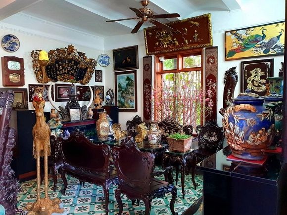 Hé lộ căn nhà của Văn Anh - Tú Vi: Bày trí đơn giản nhưng toàn đồ cổ