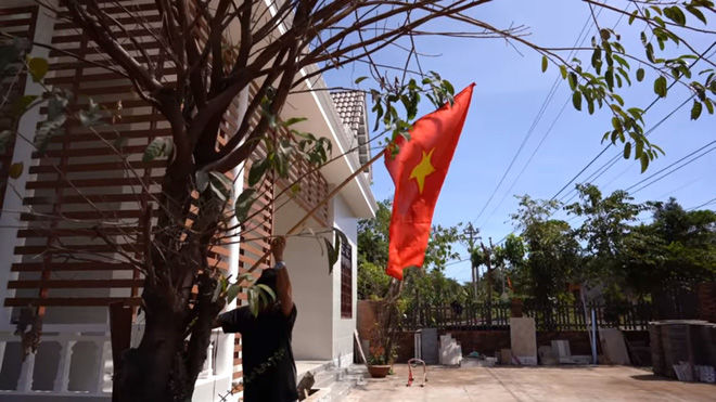H’Hen Niê để lộ nhà riêng to đẹp khi khoe cảnh đón Tết cùng gia đình
