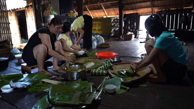 H’Hen Niê để lộ nhà riêng to đẹp khi khoe cảnh đón Tết cùng gia đình