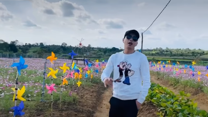 Hồ Quang Hiếu chụp ảnh chào xuân cực đáng yêu, tiết lộ MV mới