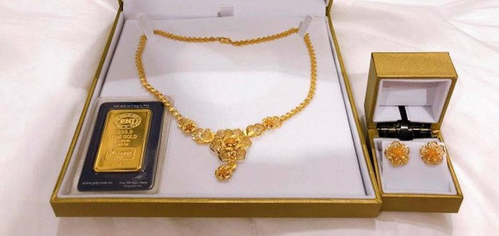Hoà Minzy xây tặng bố mẹ ở quê ngôi biệt thự siêu to khổng lồ