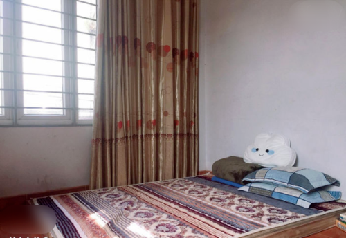 Học mẹ đơn thân lối sống tối giản: Gội đầu bằng chanh, có 2 cây son