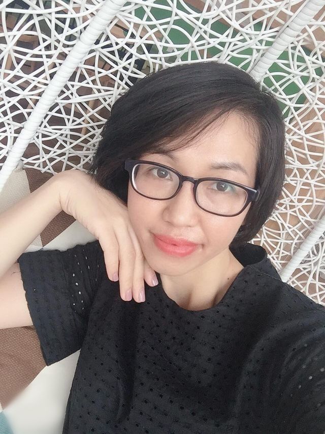 Học mẹ đơn thân lối sống tối giản: Gội đầu bằng chanh, có 2 cây son