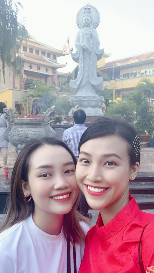 Hội chị em nhà Nhã Phương khoe sắc, Minh Hằng diện bikini gợi cảm
