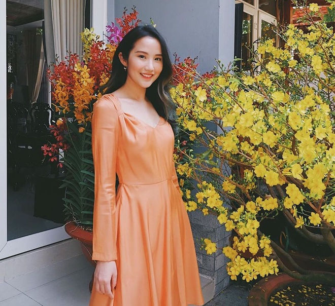 Khoảnh khắc đẹp của sao Việt ngày Tết: Tiên Nguyễn, Ngọc Thảo du xuân