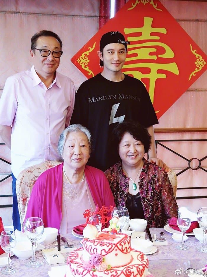Huỳnh Hiểu Minh khẳng định tình thân là mãi mãi, ám chỉ chuyện ly hôn