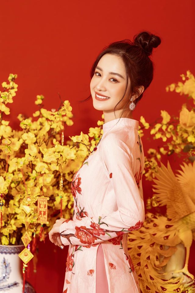 Jun Vũ diện áo dài đón Tết