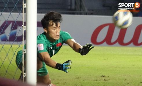 Khoảnh khắc trận Việt Nam – Jordan: Bùi Tiến Dũng nhiều lần cứu thua
