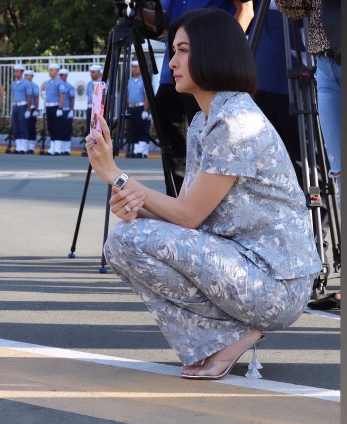 Khoảnh khoắc ngồi xổm giữa đường bất chấp hình tượng của Marian Rivera