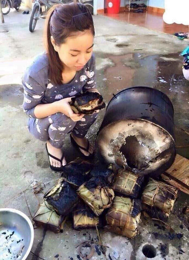 Thảm họa nấu ăn ngày Tết: Mứt dừa hóa mỳ tương đen, cháy bánh chưng