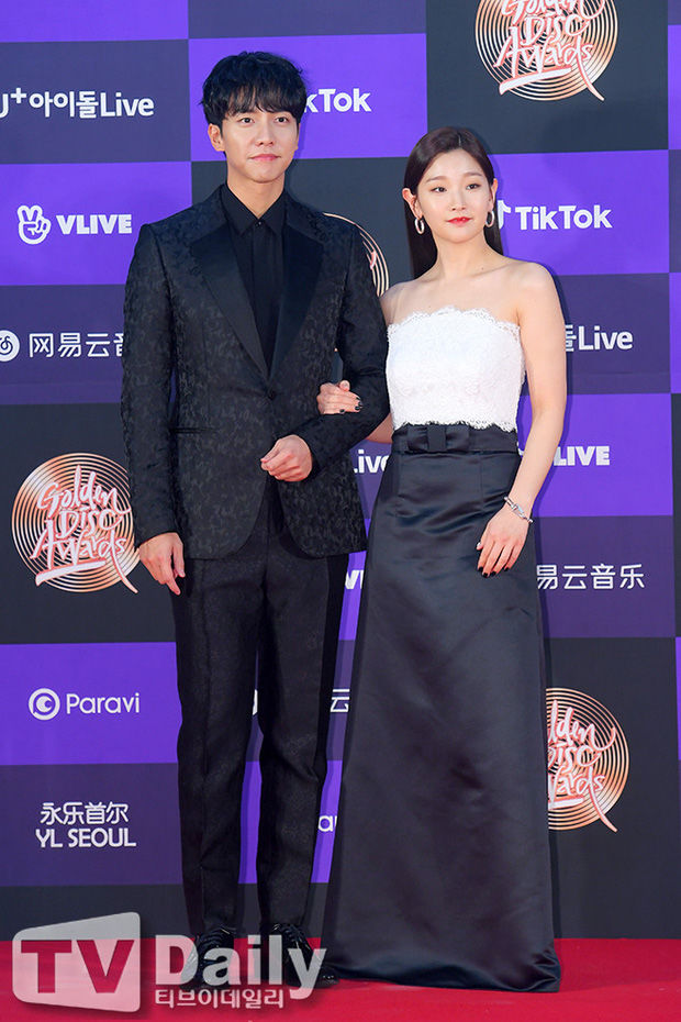 Kim Tae Hee đẹp lấn át dàn idol thảm đỏ GDA 2020