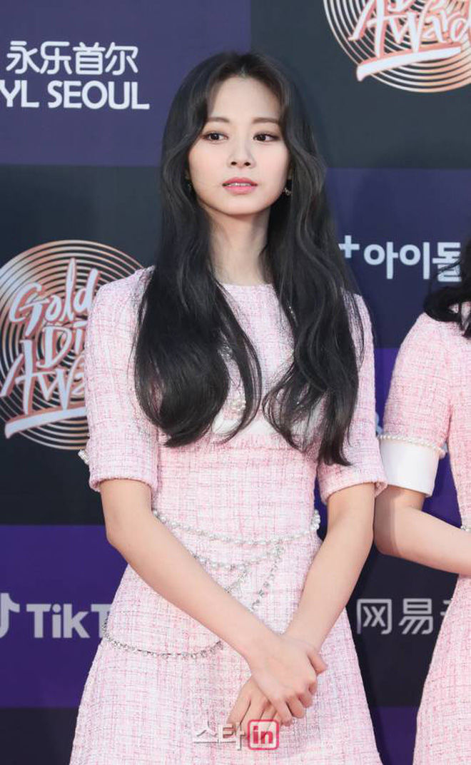 Kim Tae Hee đẹp lấn át dàn idol thảm đỏ GDA 2020