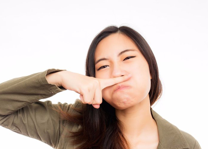 Hạn chế ăn cay, xịt khử mùi là biện pháp giúp cho cơ thể luôn thơm tho