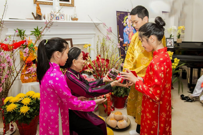 Mừng tuổi cho trẻ vào dịp Tết: Lì xì 50 nghìn đồng là quá nhiều