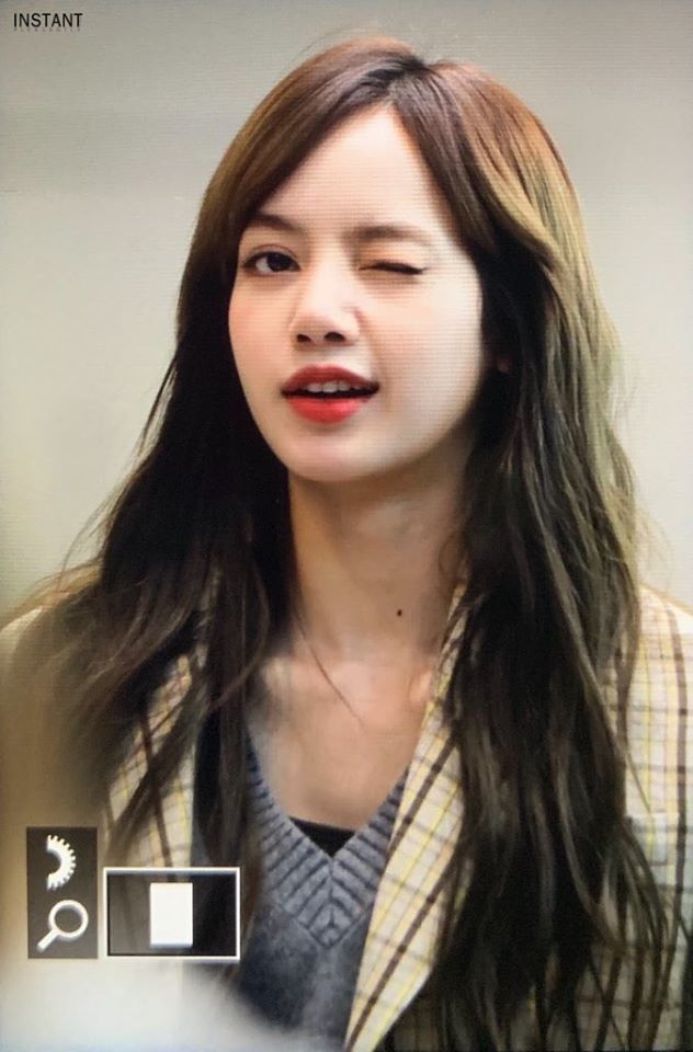Lisa (BLACKPINK) gây bão khi lần đầu chẻ tóc mái, được khen hiền dịu
