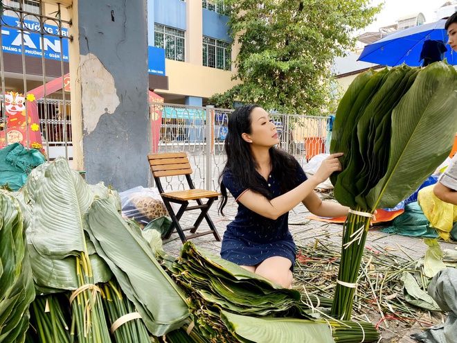 Sao Việt tất bật đón Tết: Diễm My đi tảo mộ, Thanh Tú gói bánh chưng