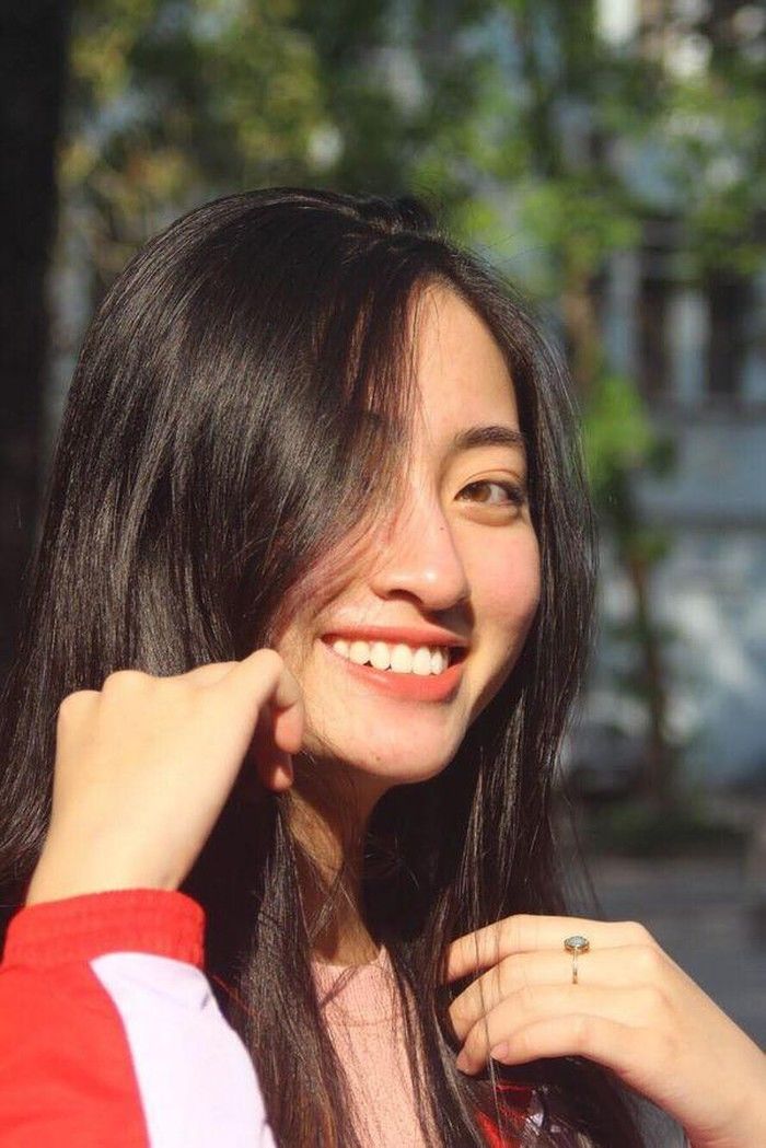 Mặt mộc 100% của Hoa hậu Việt: Tiểu Vy đẹp từng chi tiết