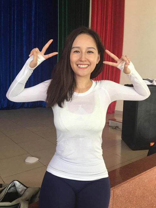 Mặt mộc 100% của Hoa hậu Việt: Tiểu Vy đẹp từng chi tiết