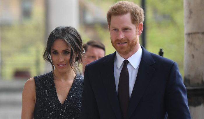Meghan Markle từng bị tố tuyệt tình với bố đẻ, chảnh chọe với nữ hoàng