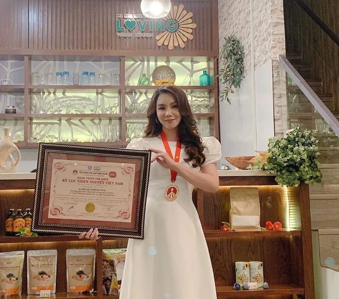 Hồ Quỳnh Hương được báo chí quốc tế tung hô khiến CĐM ngưỡng mộ