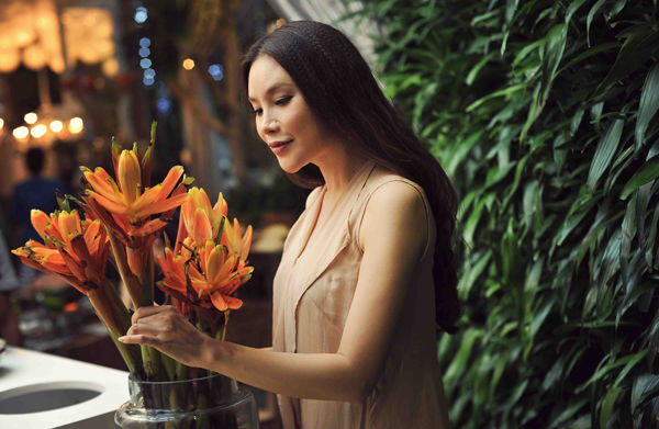 Hồ Quỳnh Hương được báo chí quốc tế tung hô khiến CĐM ngưỡng mộ