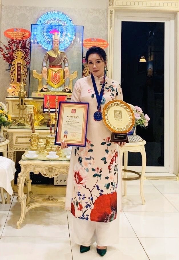 Hồ Quỳnh Hương được báo chí quốc tế tung hô khiến CĐM ngưỡng mộ