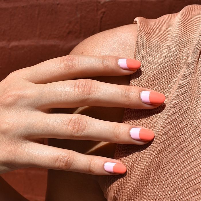 Xu hướng nail năm 2020: Sơn màu cầu vồng, họa tiết galaxy hợp mốt