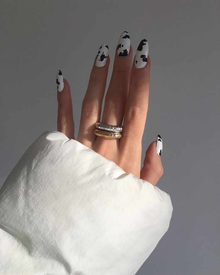 Xu hướng nail năm 2020: Sơn màu cầu vồng, họa tiết galaxy hợp mốt