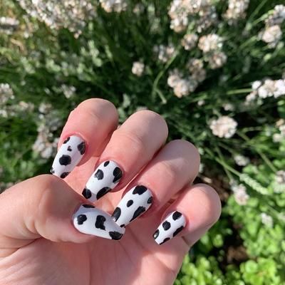 Xu hướng nail năm 2020: Sơn màu cầu vồng, họa tiết galaxy hợp mốt