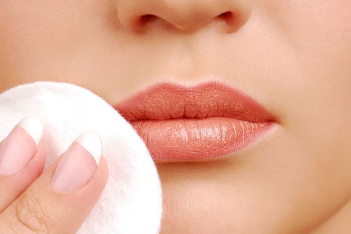 Bí quyết tô son đỏ: Không nên thoa son đỏ trực tiếp lên lớp son dưỡng