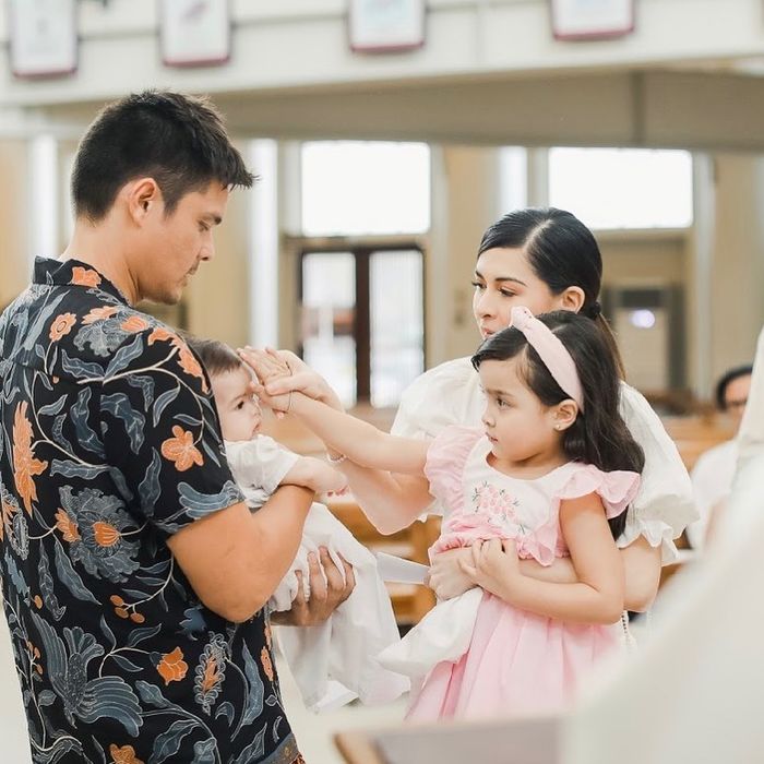Mỹ nhân đẹp nhất Philippines và con gái mặc đồ đôi đón năm mới