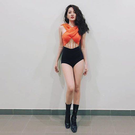 Mỹ nhân Việt với tóc xù mì: H’Hen Niê cá tính, Hương Giang ngây thơ