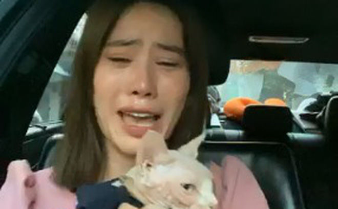 Nam Em livestream khóc kể khổ: Con gái đâu ai có thể mãi gắng gượng