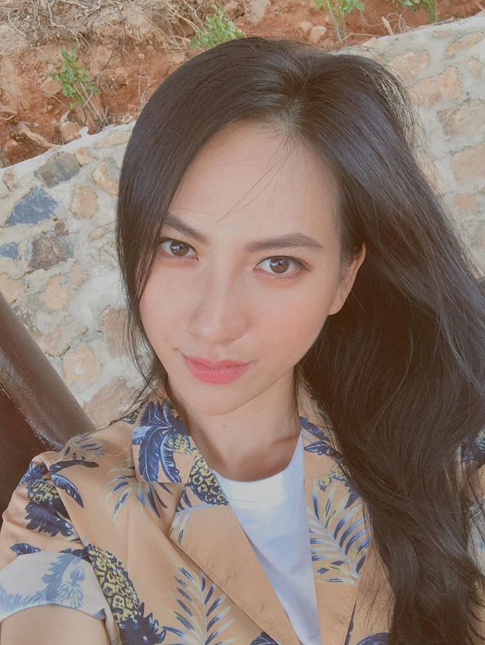Ngọc nữ mặt mộc Phương Anh Đào lại hoá gái Tây mắt sắc, môi trầm