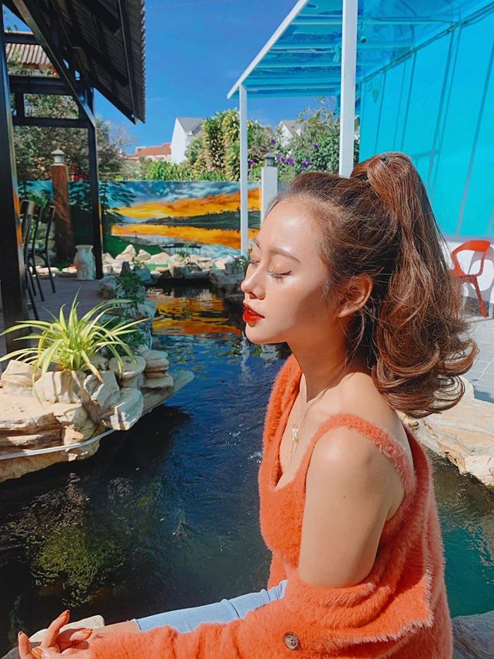 Nguyễn Việt Phương Thoa khoe sắc vóc gợi cảm và xinh đẹp