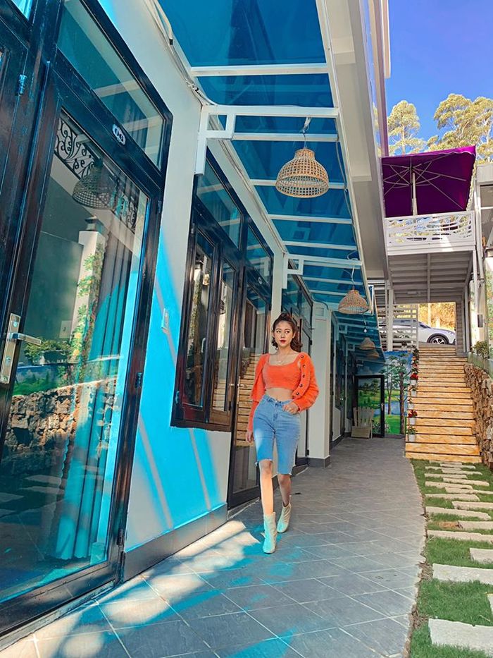 Nguyễn Việt Phương Thoa khoe sắc vóc gợi cảm và xinh đẹp