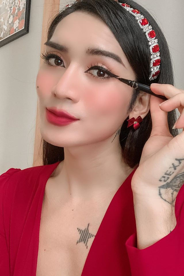 Nhã Phương - Trường Giang chụp ảnh kỷ niệm, BB Trần họa mặt xinh đẹp
