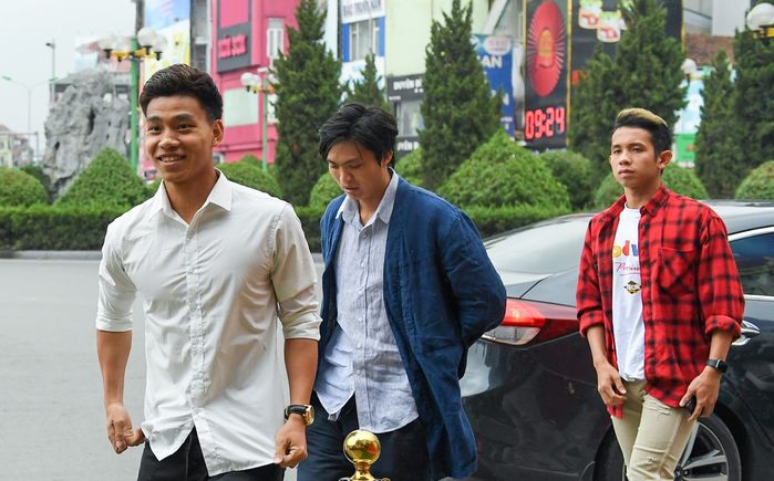 Nhan sắc bạn gái Duy Mạnh trúng lời nguyền ngay hôm ăn hỏi