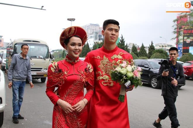Nhan sắc bạn gái Duy Mạnh trúng lời nguyền ngay hôm ăn hỏi