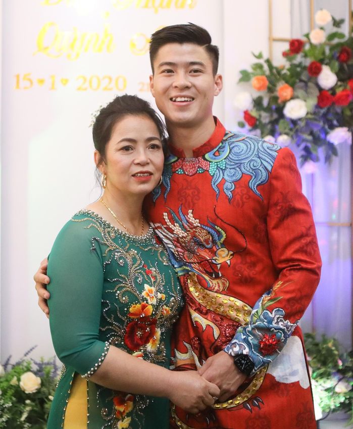 Nhan sắc bạn gái Duy Mạnh trúng lời nguyền ngay hôm ăn hỏi