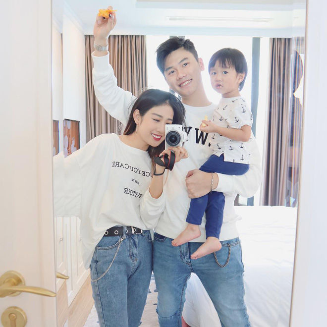 Nhóc tỳ nhà hot mom đình đám được cưng như trứng, diện toàn đồ hiệu