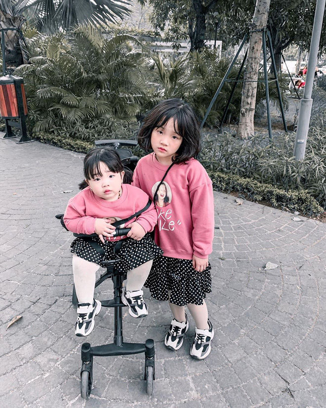 Nhóc tỳ nhà hot mom đình đám được cưng như trứng, diện toàn đồ hiệu
