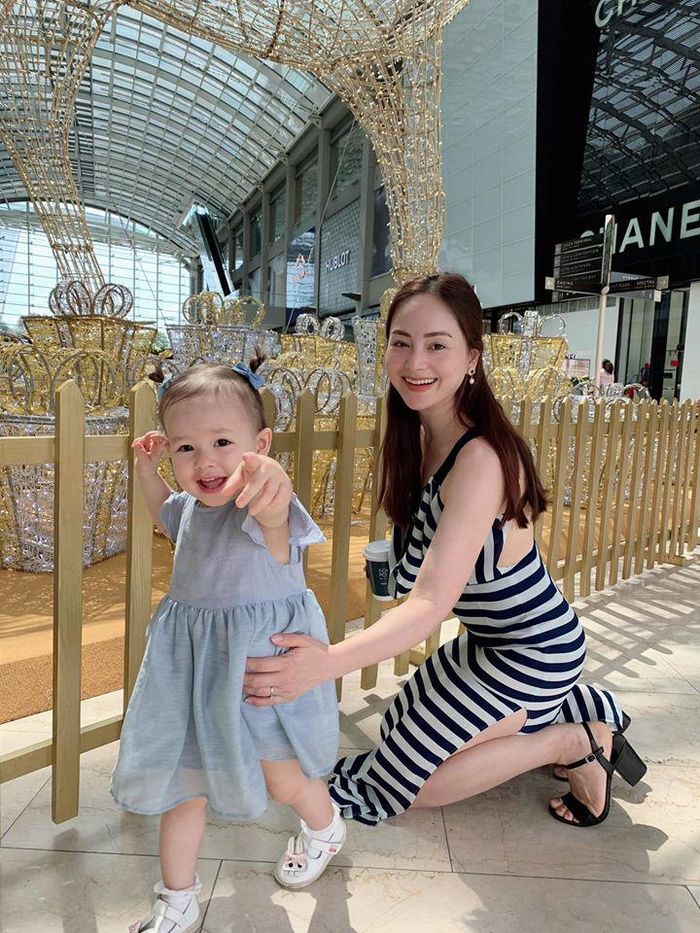 Nhóc tỳ con lai nhà sao Việt: Con gái Lan Phương xinh xắn, đáng yêu