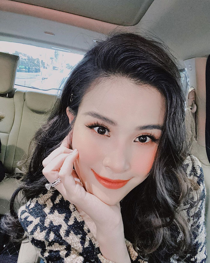 Noo Phước Thịnh khoe body, Trấn Thành - Hari Won khóa môi ngọt ngào