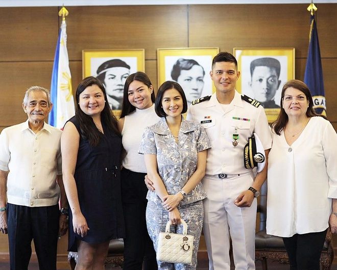 Ông xã Marian Rivera được phong hàm trung úy hải quân